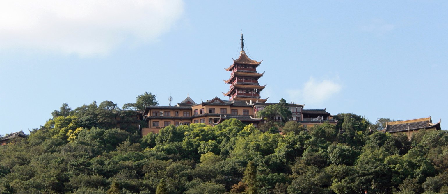 狼山风景名胜区是江苏省著名的六大风景区之一,狼山位于南通市南郊,是