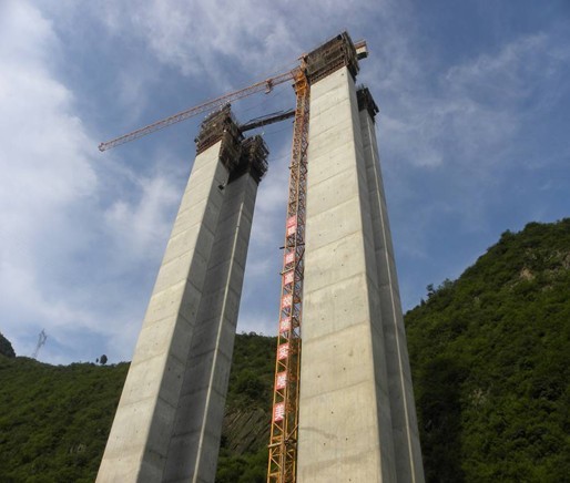 深水矩形空心橋墩在地震作用下附加動水壓力分析